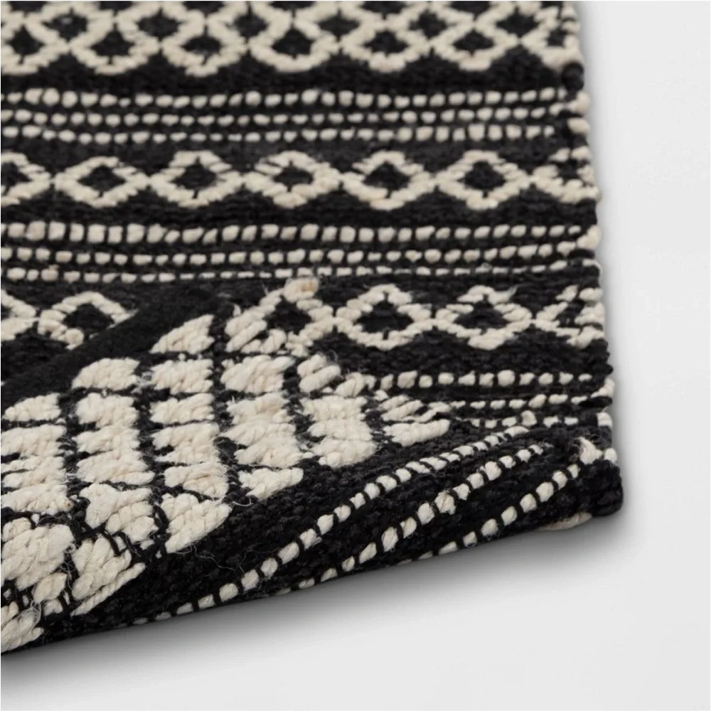 THRESHOLD NWT handloom mixed fibre rug black/white -2x3